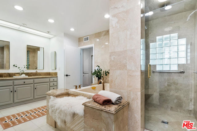 17237 Quesan Place, Encino CA: https://media.crmls.org/mediaz/5a071532-5352-41b0-8019-1f9402d7a15d.jpg
