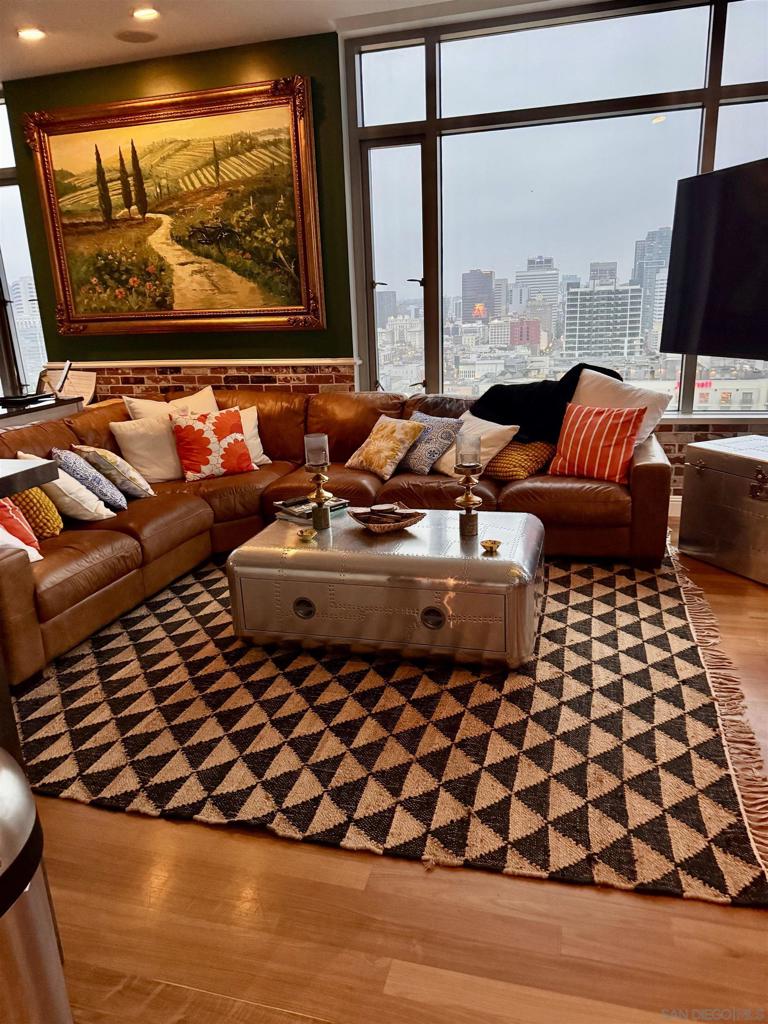 MLS #250036609SD img 3