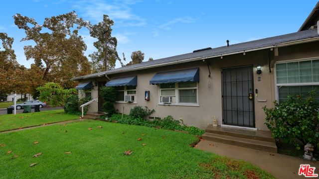 1105 W Clark Avenue, Burbank CA: https://media.crmls.org/mediaz/5a07d313-c8f9-473c-81f1-8389210e5afa.jpg