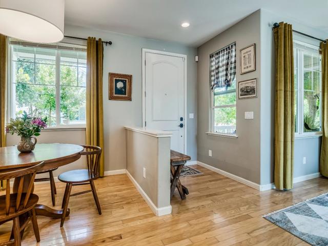 140 Sarafina Way, Gilroy CA: https://media.crmls.org/mediaz/5a07dded-edd3-4838-8dfb-08d362bce667.jpg