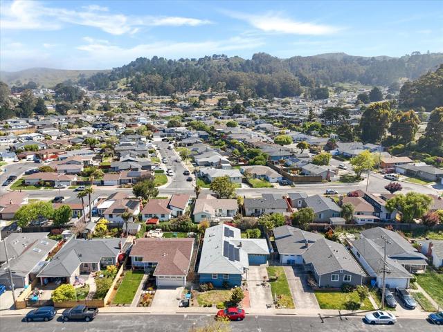 847 Arguello Boulevard, Pacifica CA: https://media.crmls.org/mediaz/5a082091-dc53-428e-894a-c2e51641ba5d.jpg