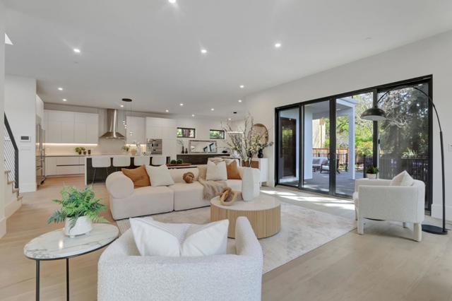 546 9th Avenue, Menlo Park CA: https://media.crmls.org/mediaz/5a08492b-4f05-4748-8458-7c8526ae5b00.jpg
