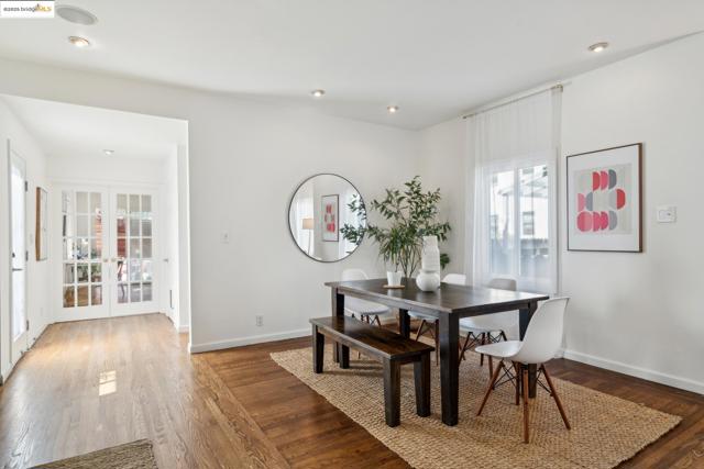 319 E 17Th St, Oakland CA: https://media.crmls.org/mediaz/5a08b2ae-051a-4503-be8e-8342454c696d.jpg