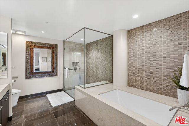 1755 Ocean Avenue, Santa Monica CA: https://media.crmls.org/mediaz/5a08bd99-ac01-4942-96a9-c6e6fb5c12e7.jpg