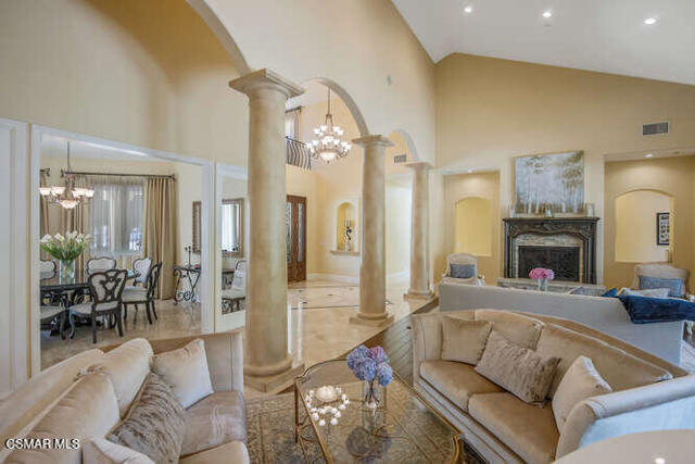 421 Whitegate Road, Thousand Oaks CA: https://media.crmls.org/mediaz/5a08c12a-839a-41fc-a7f3-efab7f5b1ee9.jpg