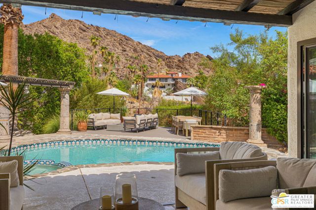 370 W Crestview Drive, Palm Springs, CA 92264