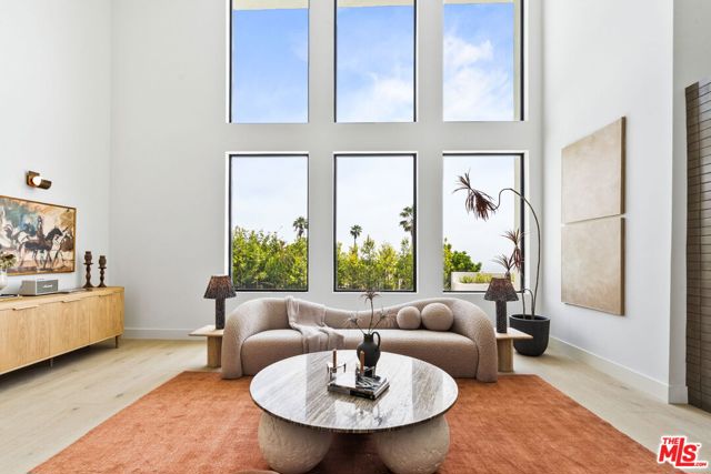 2380 Venus Drive, Los Angeles CA: https://media.crmls.org/mediaz/5a0929f4-cc90-4373-9545-7161916c0abb.jpg