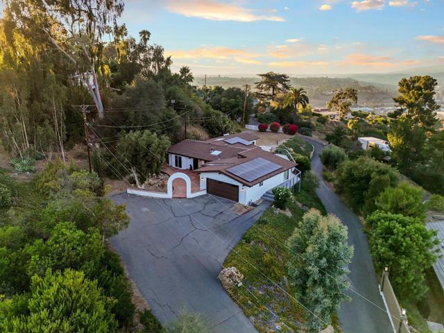 5030 Helix Ter, La Mesa CA: https://media.crmls.org/mediaz/5a09a890-e2a3-45cc-9401-6e7a477c814c.jpg