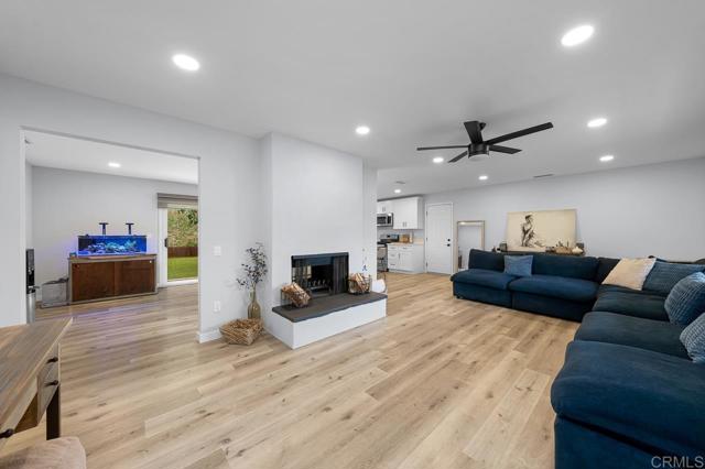 Detail Gallery Image 6 of 56 For 2442 Sunflower, Vista,  CA 92083 - 3 Beds | 2 Baths