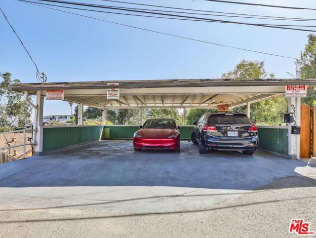 6921 Paseo Del Serra Drive, Los Angeles CA: https://media.crmls.org/mediaz/5a0a272b-39c4-4888-ae61-083898405ce3.jpg