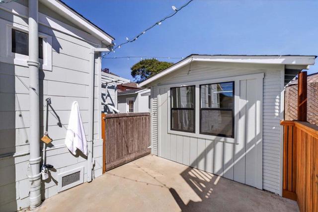 222 2nd Avenue, Santa Cruz CA: https://media.crmls.org/mediaz/5a0a4374-ab9a-45d7-be07-d26f0d141026.jpg