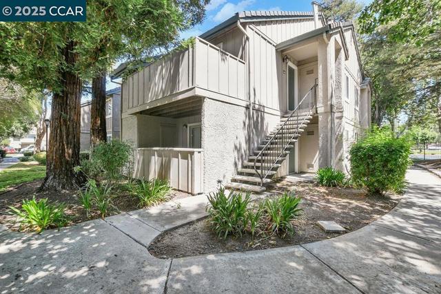 1255 Lakeview Cir, Pittsburg CA: https://media.crmls.org/mediaz/5a0a95b0-64cd-4009-924c-f8231e0ecd88.jpg