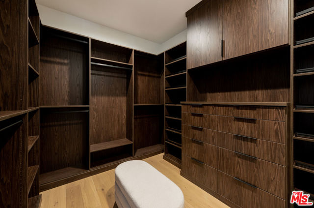 4153 Vantage Avenue, Studio City CA: https://media.crmls.org/mediaz/5a0afc28-8d93-418a-b291-b5ab2fbffc4a.jpg