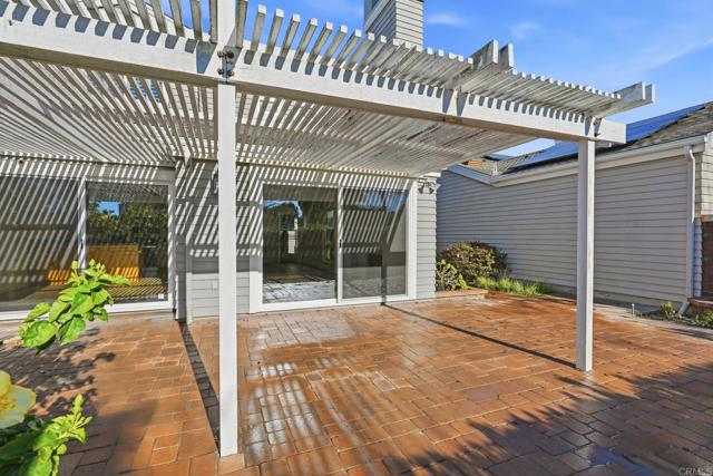 819 Daphne Court, Carlsbad CA: https://media.crmls.org/mediaz/5a0b1864-0b79-40b8-9183-d455fb408868.jpg