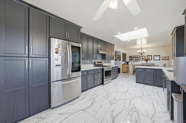 4040 Yale Ave, La Mesa CA: https://media.crmls.org/mediaz/5a0b30d5-f2ab-4cf4-a1d8-1474e7c8a945.jpg