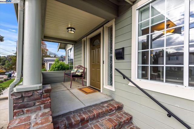 1672 Crescent Avenue, Castro Valley CA: https://media.crmls.org/mediaz/5a0bad3e-c4dd-4014-88ac-adedde0f4789.jpg