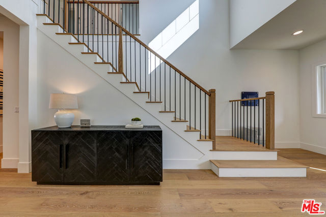 11729 Hartsook Street, Valley Village CA: https://media.crmls.org/mediaz/5a0cf09e-8073-45c8-8768-b2c76c0b816d.jpg