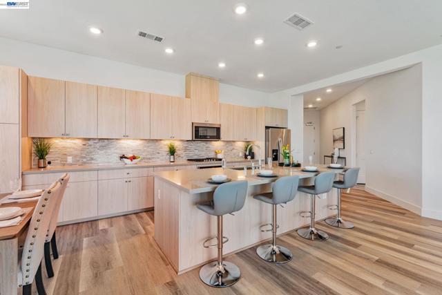 45128 Warm Springs Blvd, Fremont CA: https://media.crmls.org/mediaz/5a0d242d-2afc-443c-94ba-e929ce75a7d6.jpg