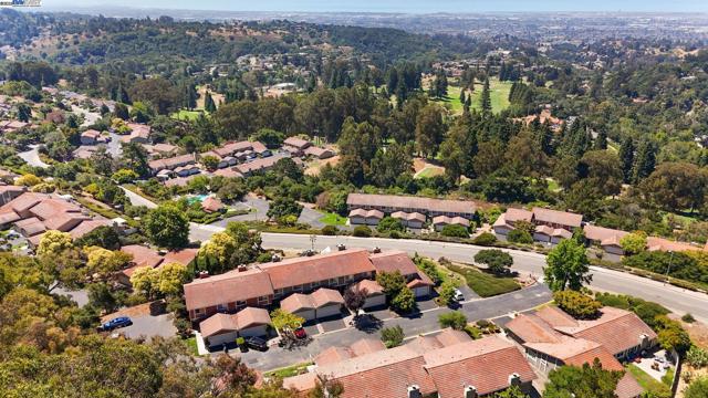 34 Chimney Rock, Oakland CA: https://media.crmls.org/mediaz/5a0d308a-919a-4de7-a461-ecd4c125d392.jpg