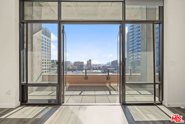 1111 South GRAND Avenue, PH6 photo 23