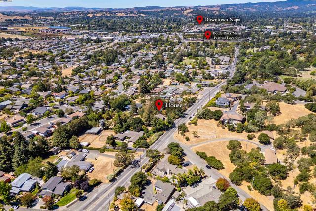 1069 Coombsville Rd, Napa CA: https://media.crmls.org/mediaz/5a0e776c-485c-4fbd-b9c8-c7a1025a3d72.jpg