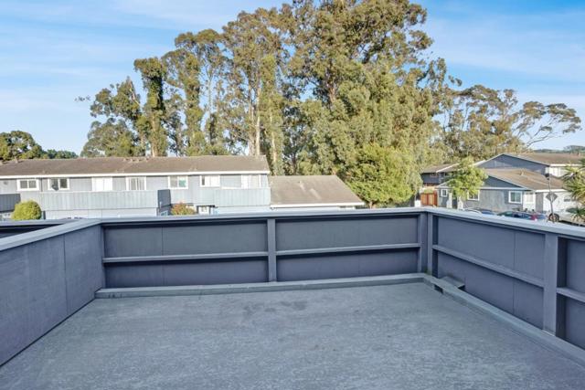 988 S Arnold Way, Half Moon Bay CA: https://media.crmls.org/mediaz/5a0e8eb1-d221-4669-9adf-3a8af0525cb1.jpg