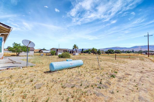 13560 Santa Teresa Boulevard, San Martin CA: https://media.crmls.org/mediaz/5a0ec15c-9931-4d4b-850c-4fb110f9d164.jpg