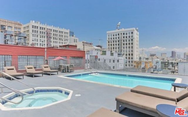 315 E 8th Street, Los Angeles CA: https://media.crmls.org/mediaz/5a0ee98e-cf56-4a82-80ca-0ddf69b042cc.jpg