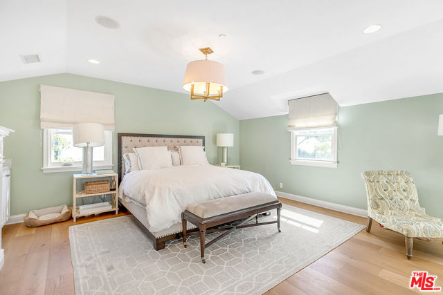 328 El Camino Drive, Beverly Hills CA: https://media.crmls.org/mediaz/5a0f27c9-5b03-410c-a750-310ded086d6c.jpg