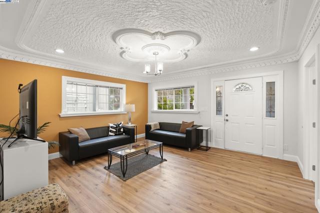 Image 10 of 45 For 3932 Gardenia Pl