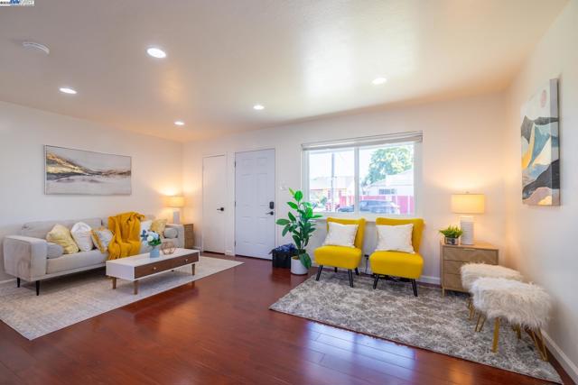27830 Thackeray Ave, Hayward CA: https://media.crmls.org/mediaz/5a0f94f3-c32b-4406-975d-85ec2aa2853f.jpg