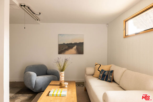 864 Sanborn Avenue, Los Angeles CA: https://media.crmls.org/mediaz/5a104985-2535-45d4-a9a0-8591dbfdb53f.jpg