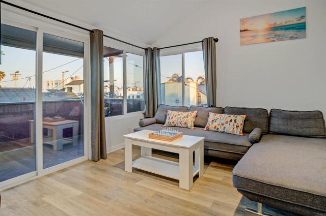 Detail Gallery Image 7 of 25 For 3715 Mission Bld, San Diego,  CA 92109 - 3 Beds | 2 Baths