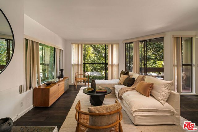 11752 Bellagio Road, Los Angeles CA: https://media.crmls.org/mediaz/5a11ab74-6f24-4c17-be56-c09f9fa814aa.jpg