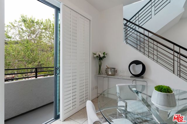 12923 Bluff Creek Drive, Los Angeles CA: https://media.crmls.org/mediaz/5a120eac-7e32-4ef4-90d7-7344f749f55a.jpg