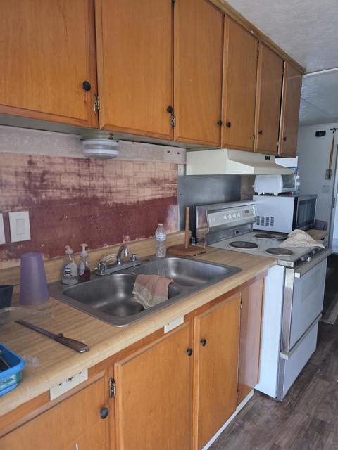9588 Avenue H, Bombay Beach CA: https://media.crmls.org/mediaz/5a12aacc-a806-4d2b-9083-fa2c5610b296.jpg