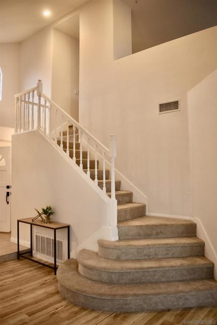 2206 Luz Way, Oceanside CA: https://media.crmls.org/mediaz/5a12d5f4-c806-491f-9883-17310dc5b6c4.jpg