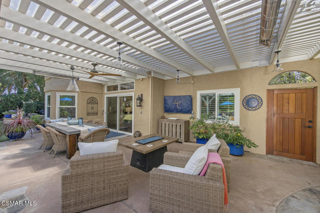 1732 Crooked Trail Place, Westlake Village CA: https://media.crmls.org/mediaz/5a13047b-abaf-4ba9-89e9-3c3131d79304.jpg