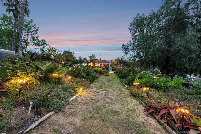 1761 Winterwarm Dr, Fallbrook CA: https://media.crmls.org/mediaz/5a130cd5-0bc8-4795-be01-c67fa62166a3.jpg