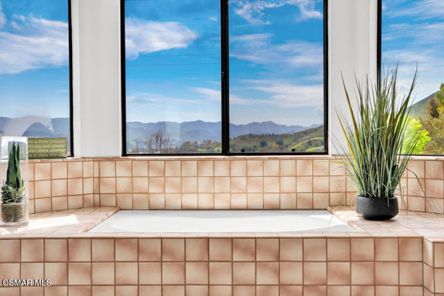 6057 Rainbow Hill Road, Agoura Hills CA: https://media.crmls.org/mediaz/5a1339c9-1001-4045-9487-fc5af22873b1.jpg