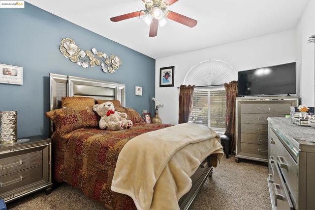 2105 Bedrock Way, Antioch CA: https://media.crmls.org/mediaz/5a134859-4631-474a-90ea-08319addf4f2.jpg