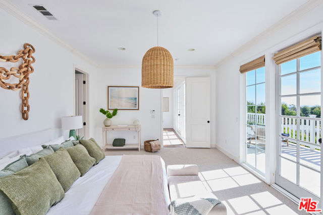 28830 Hampton Place, Malibu CA: https://media.crmls.org/mediaz/5a13a73d-a0d4-42fd-b439-2ac7dca8f619.jpg