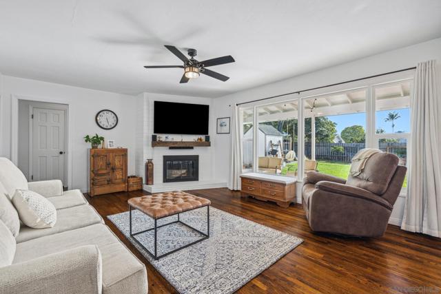 360 Alpine Ave, Chula Vista CA: https://media.crmls.org/mediaz/5a13cc81-ebf0-454e-81d8-1a6a6504b3b3.jpg