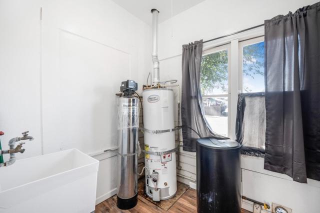 1511 W Tulare Avenue, Newman CA: https://media.crmls.org/mediaz/5a13f5b2-16d4-4134-ac32-46082b519afe.jpg