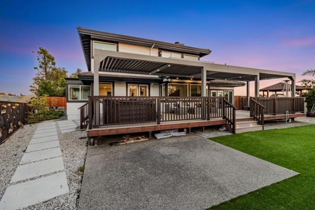 11550 Skyline Boulevard, Oakland CA: https://media.crmls.org/mediaz/5a147542-e010-4610-bb66-7530535c6bf7.jpg