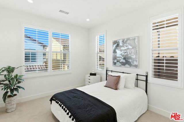 182 Plum Lily, Irvine CA: https://media.crmls.org/mediaz/5a14b179-f2c9-4b77-8636-e7cc577de202.jpg