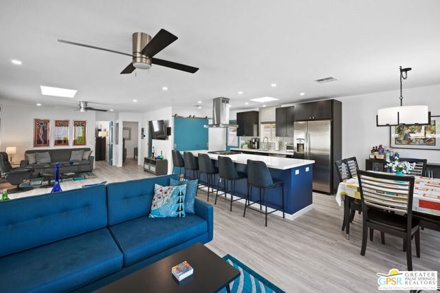 240 Los Pinos Drive, Palm Springs CA: https://media.crmls.org/mediaz/5a14e6a0-b23a-426d-8797-e5506a960d95.jpg