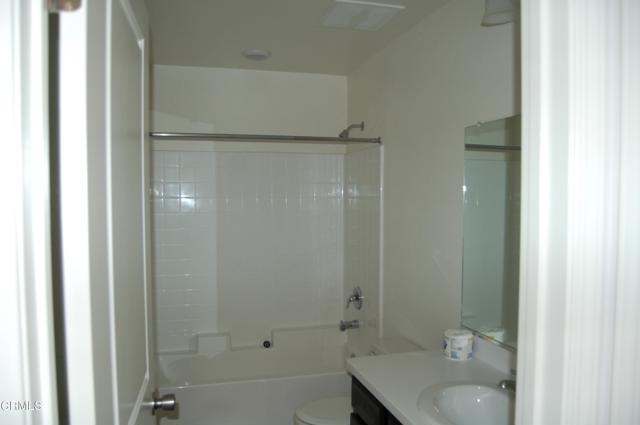 6200 Whaleback Avenue, Bakersfield CA: https://media.crmls.org/mediaz/5a151f3f-6f45-4ca1-96ea-d88a3475877e.jpg