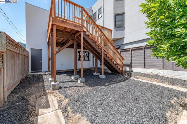 2356 15th St, San Francisco CA: https://media.crmls.org/mediaz/5a156b08-5e11-4024-9596-8d09e67a5a3a.jpg