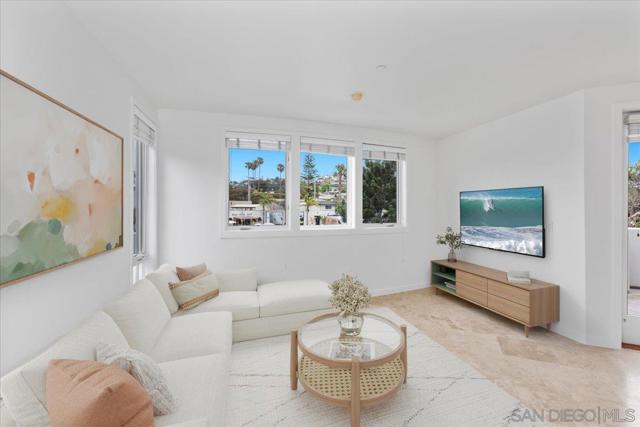 5490 La Jolla Blvd, La Jolla CA: https://media.crmls.org/mediaz/5a1587b3-747c-4992-8239-32e9058af429.jpg